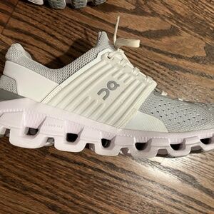 On Cloud Swift White & Glacier Shoes Women’s 8